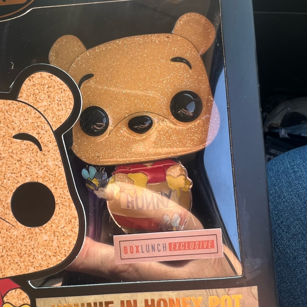 Disney Glitter Winnie the Pooh Funko Pop pin( sealed )